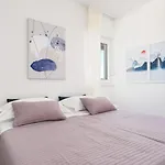 Lana Apartman *