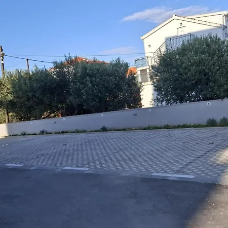Lana Apartman *
